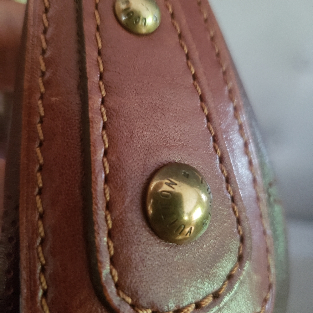 LIKE NEW LV Hobo - Picture 7 of 10